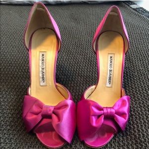 Manolo Blahnik pink satin bow heel
